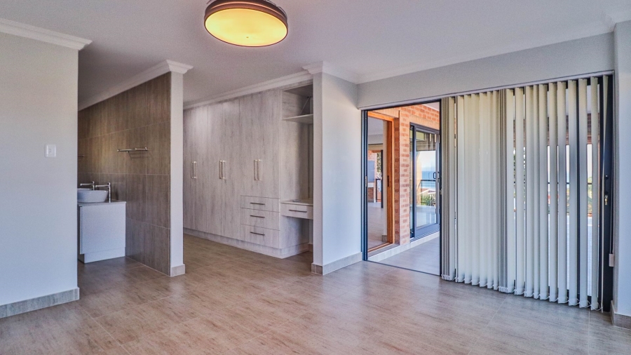 4 Bedroom Property for Sale in Wavecrest Eastern Cape